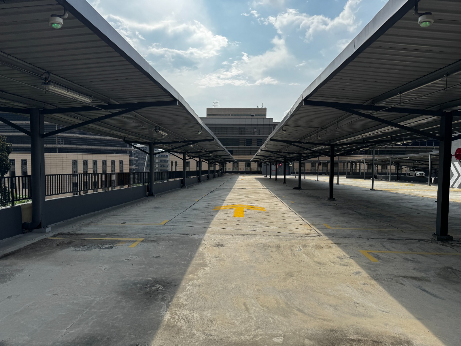 PULSE SPORTS ARENA - Photo 9