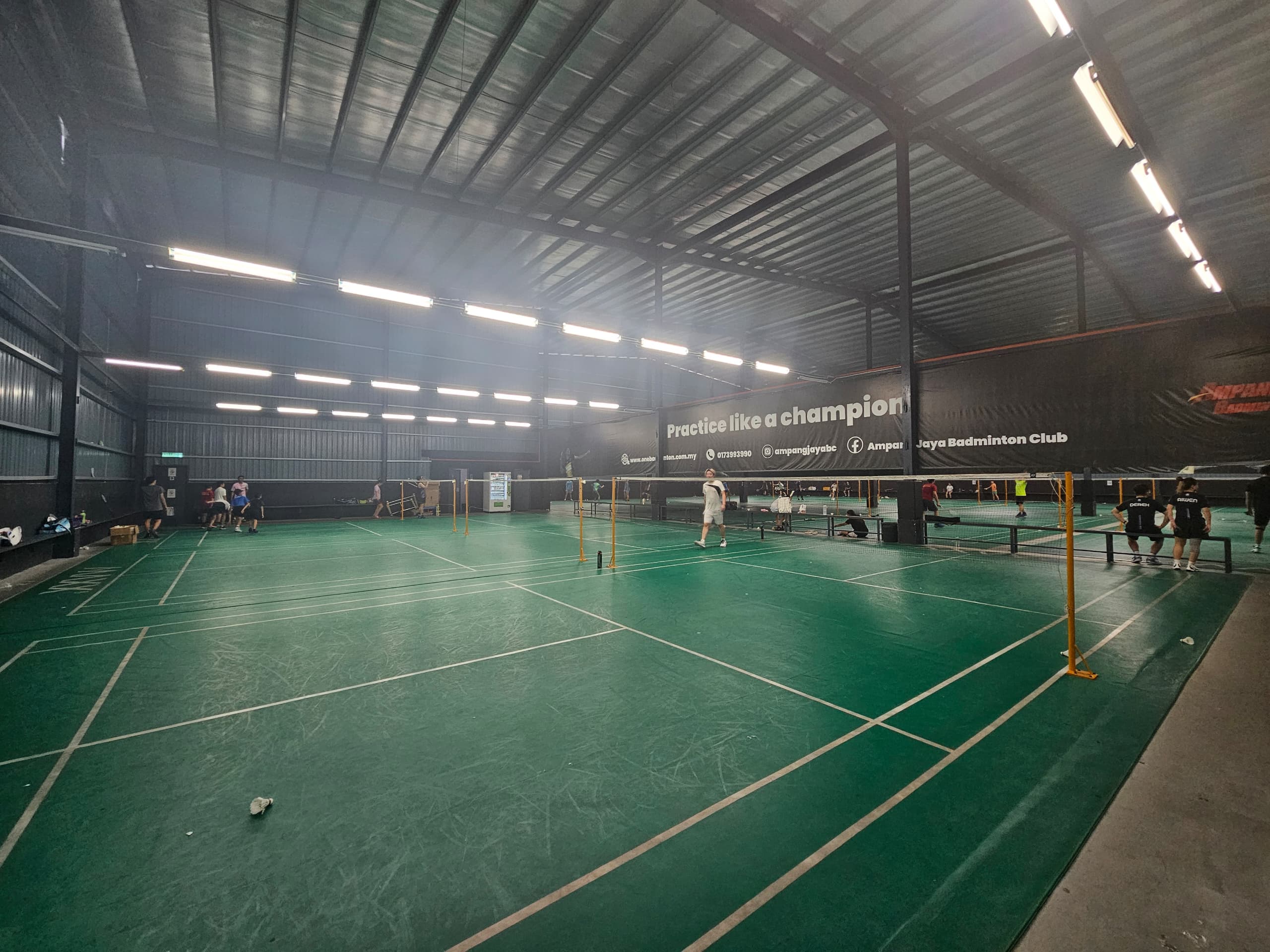 Ampang Jaya Badminton Club - Photo 3