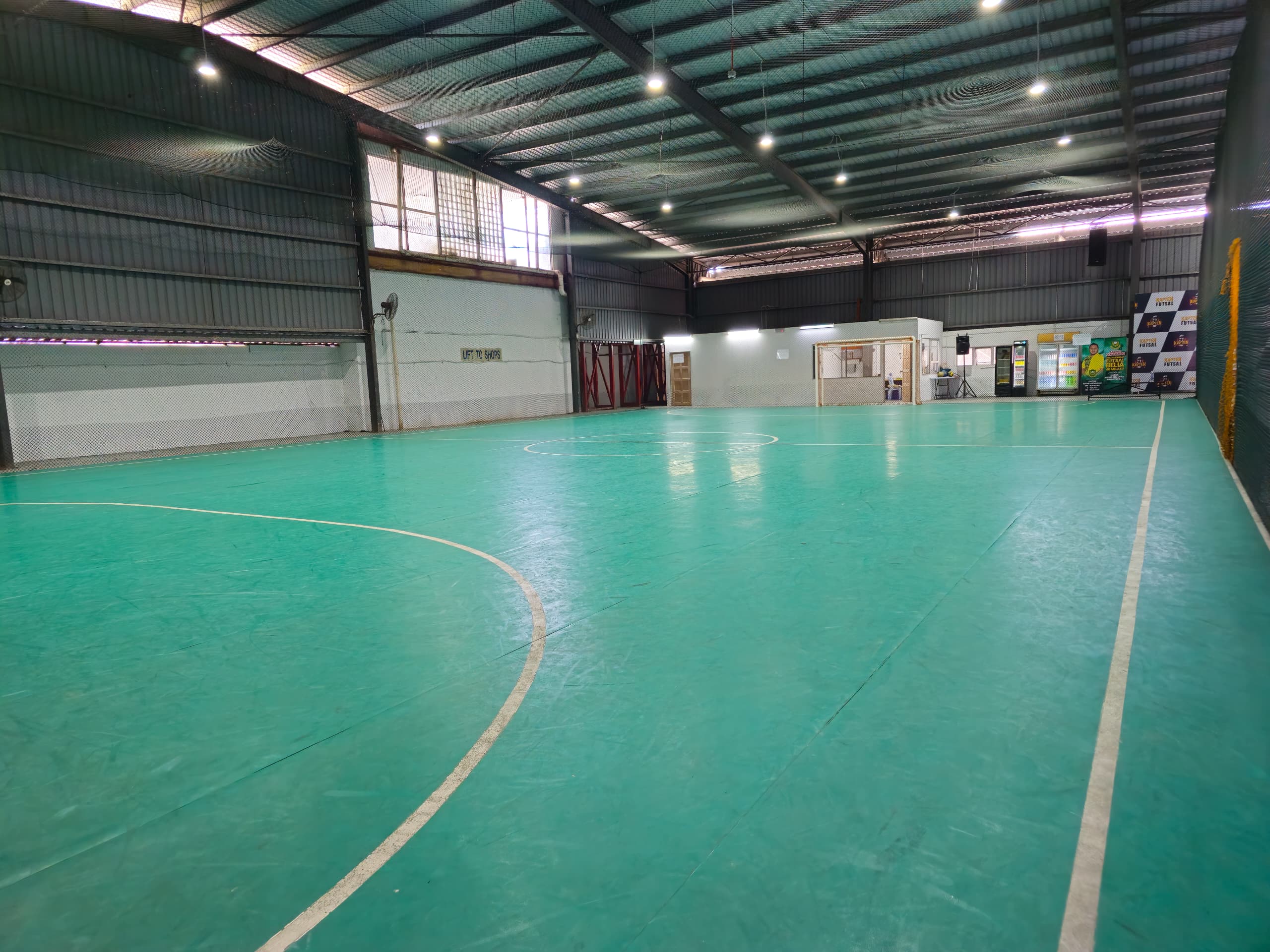 Kapten Futsal Melaka Mall - Photo 3