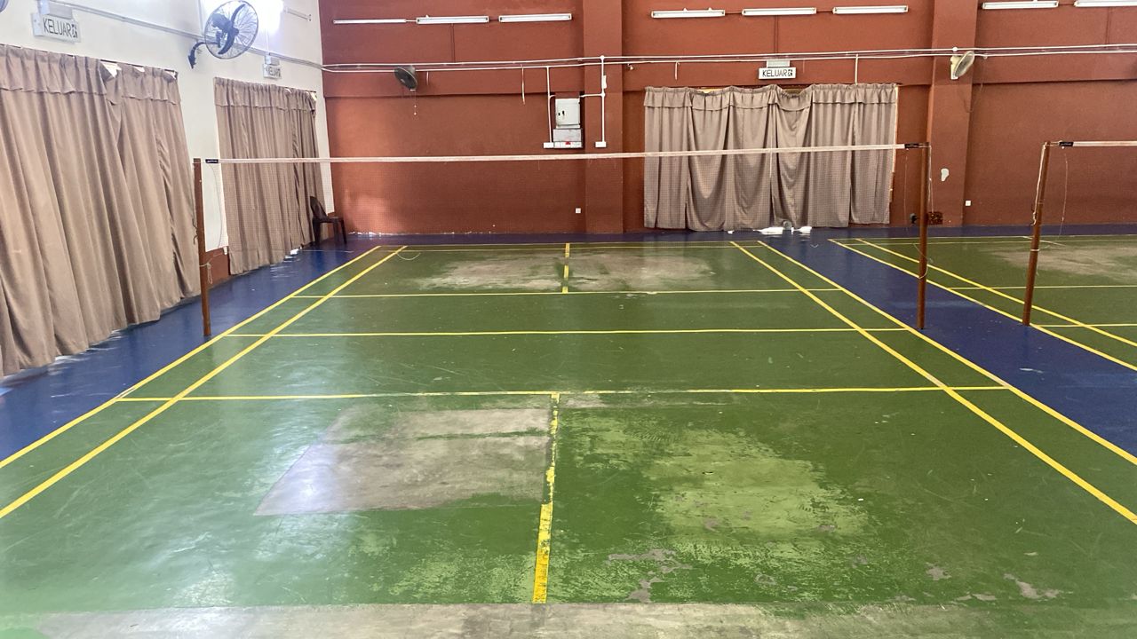 Sungai Tiram Badminton Court - Photo 6