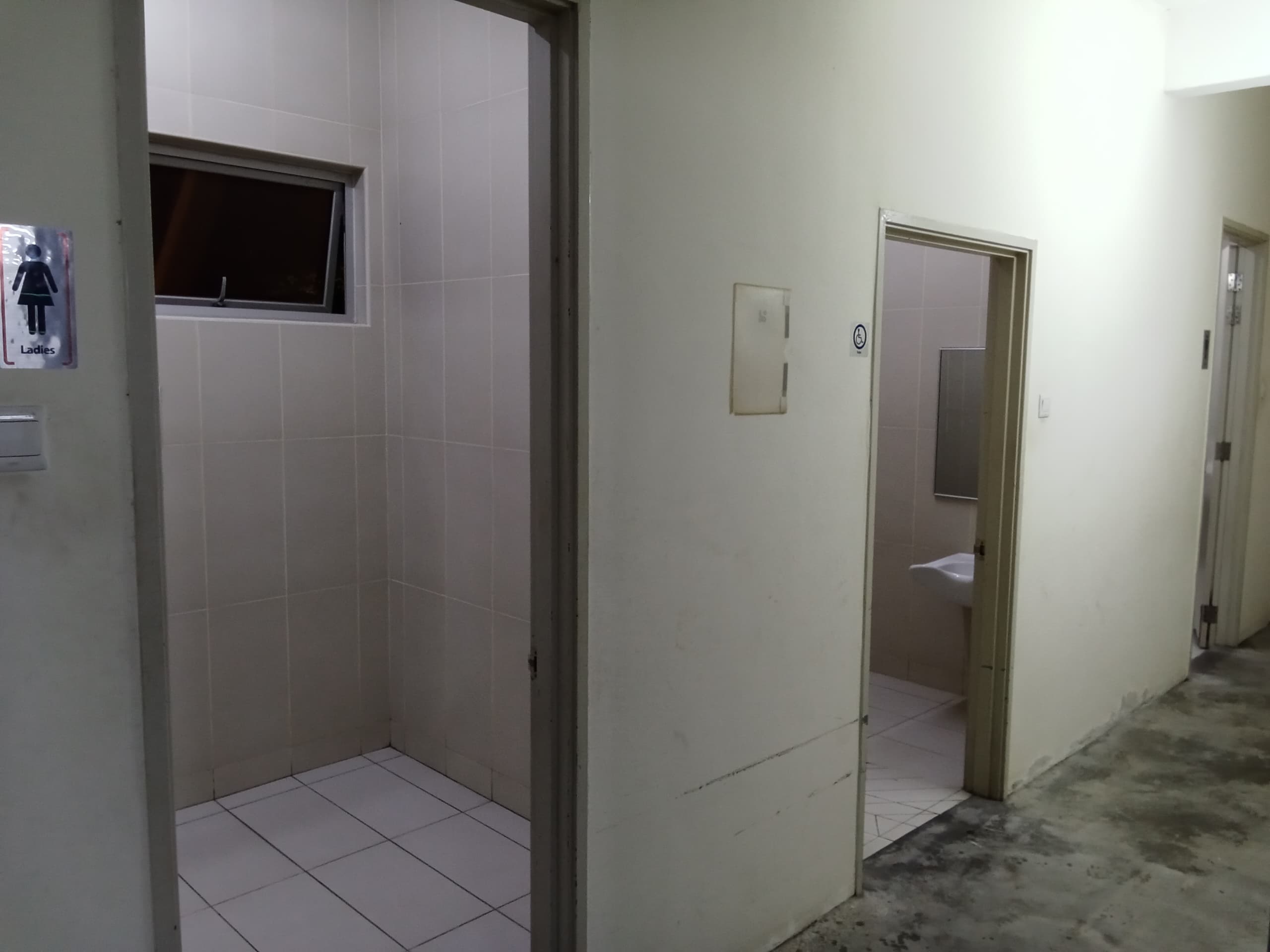 Setia Alam Badminton Arena - Photo 20