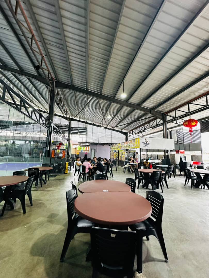 28 Sports Cafe - Photo 8